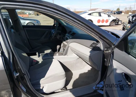 2010 Toyota Camry Le z USA, uszkodzony, nr VIN JTNBF3EK2A3003335